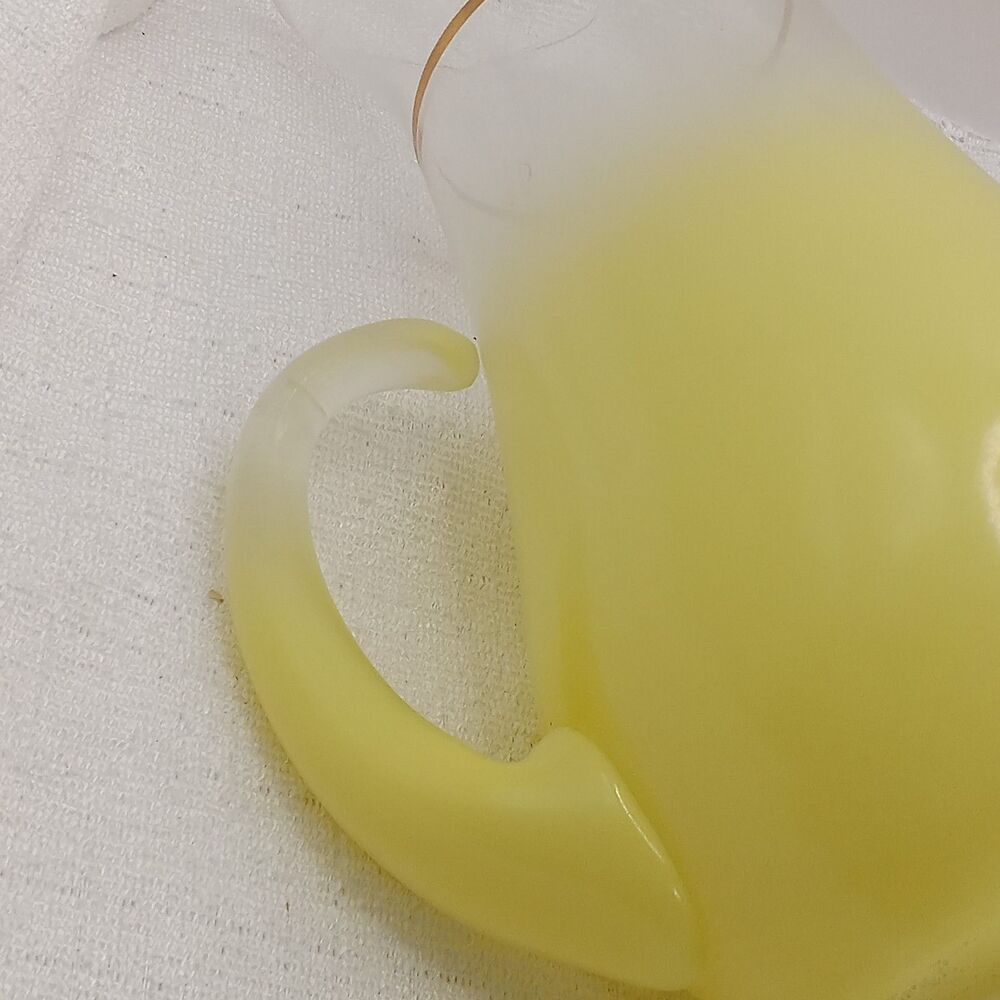 BLENDO Yellow MCM Glass Pitcher 24 OZ Ombre Ice Lip 9 inch - Picture 3 of 11